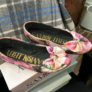 Sam & Libby. Size 10. Floral flats.